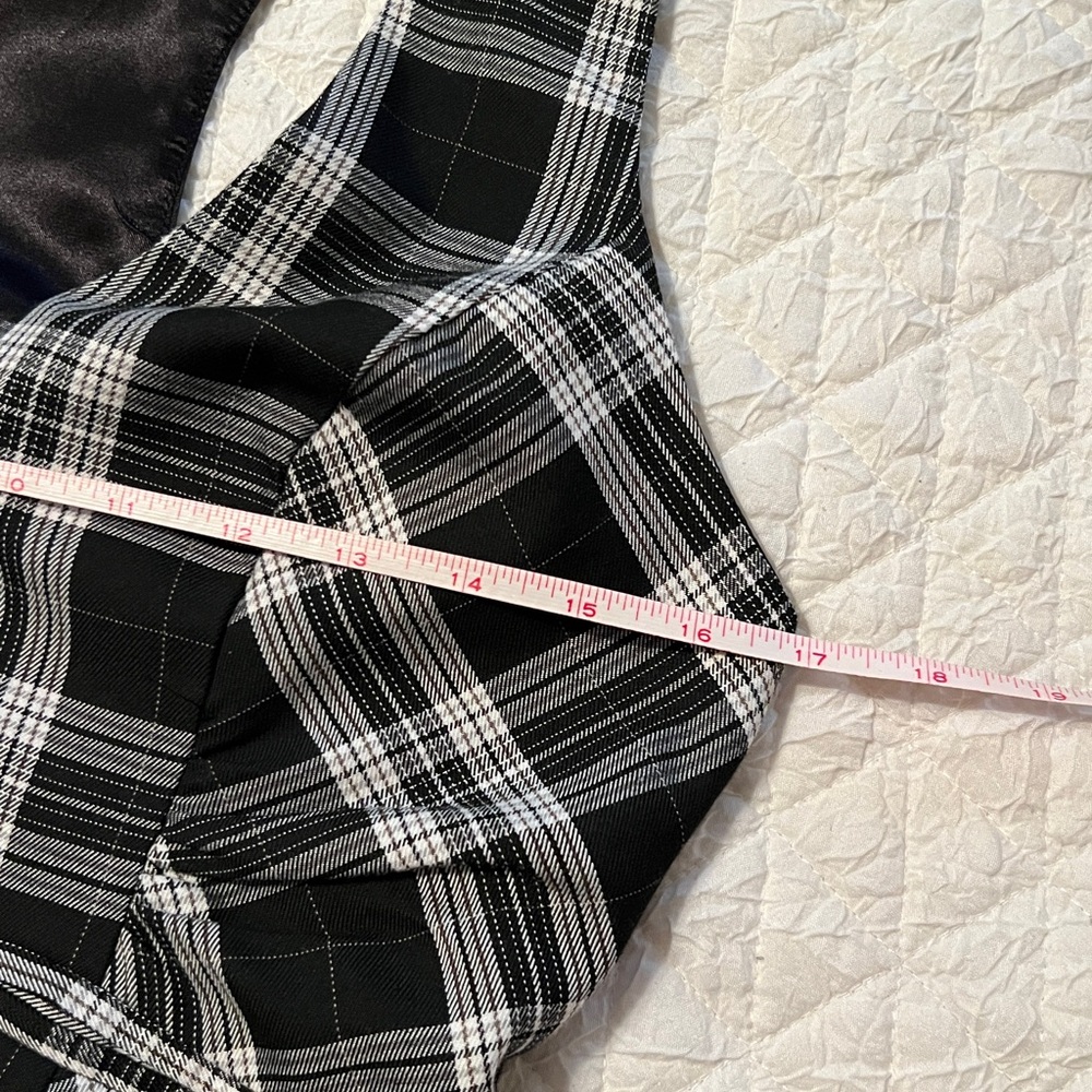 Charlotte Russe Black and White Plaid Vest - Picture 6 of 8